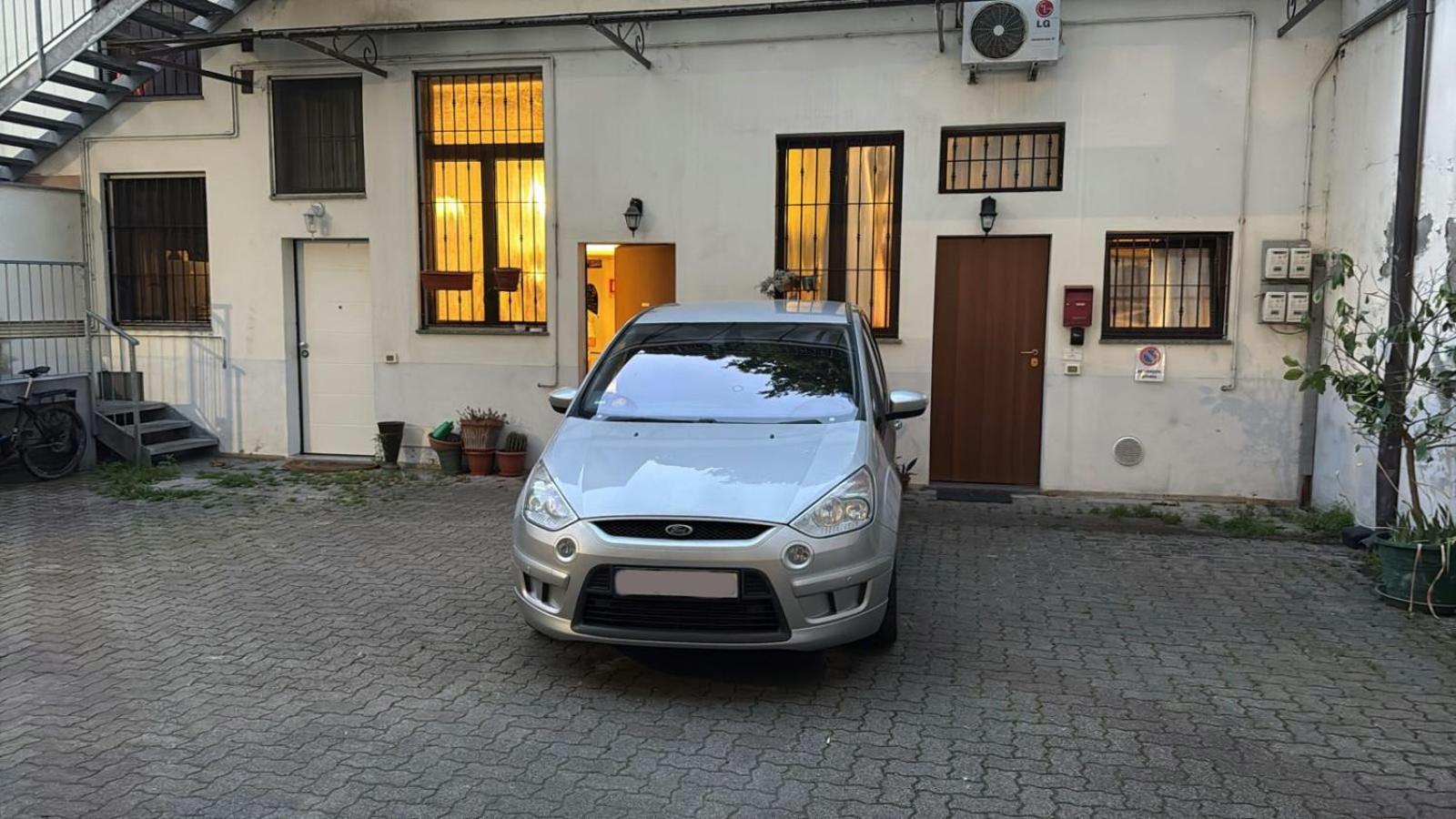 Апартаменты La Casa Nel Cortile-Free Parking Милан Экстерьер фото